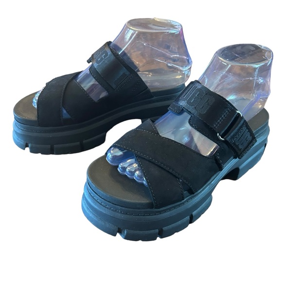 UGG Shoes - Ugg Ashton Black Leather Chunky Lug Sole Platform Slide Sandals  NEW 7.5